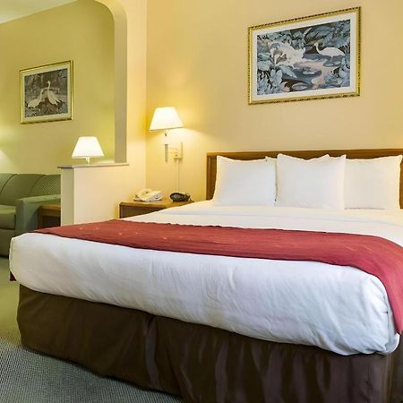 Comfort Suites Лапорт Экстерьер фото