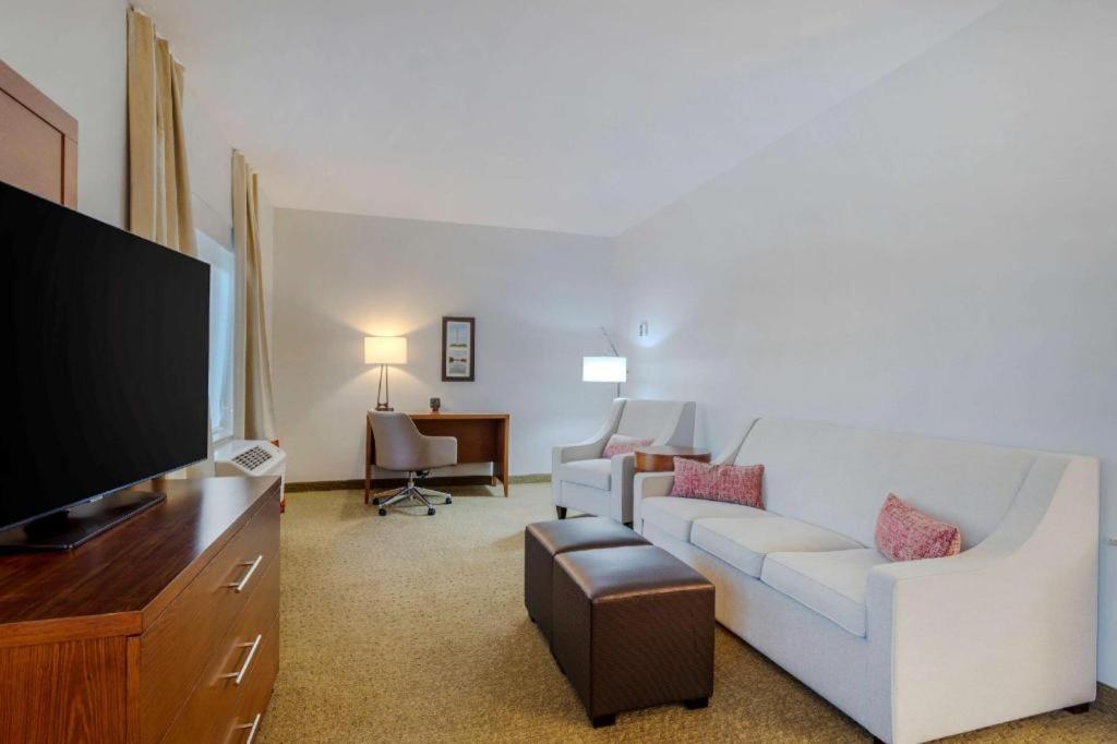 Comfort Suites Лапорт Экстерьер фото
