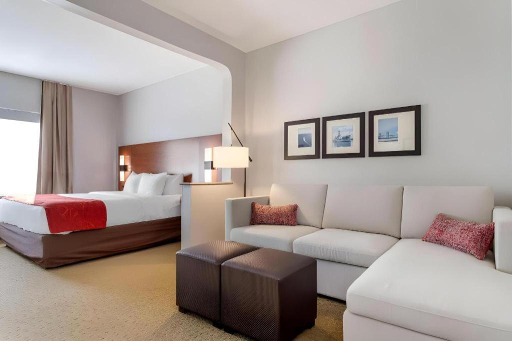 Comfort Suites Лапорт Экстерьер фото
