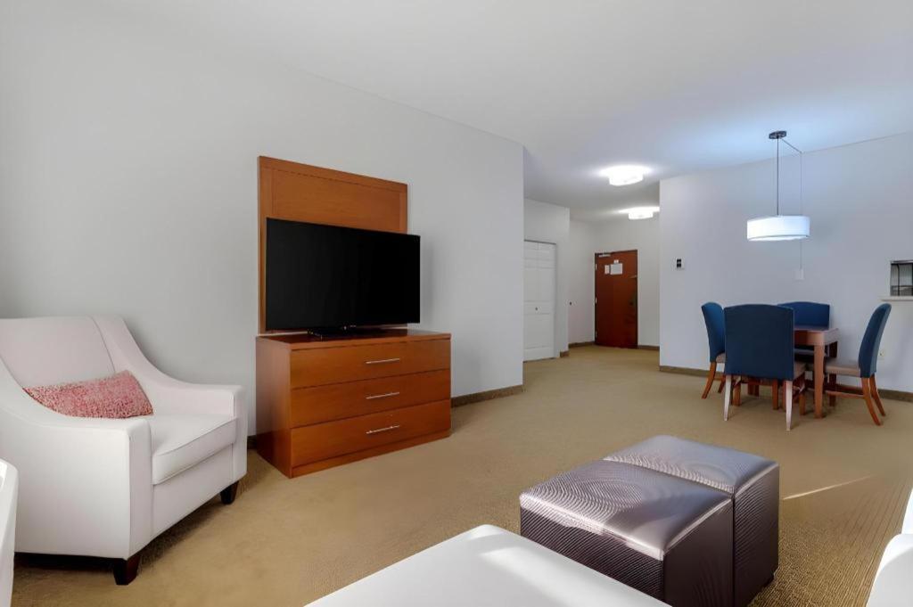 Comfort Suites Лапорт Экстерьер фото