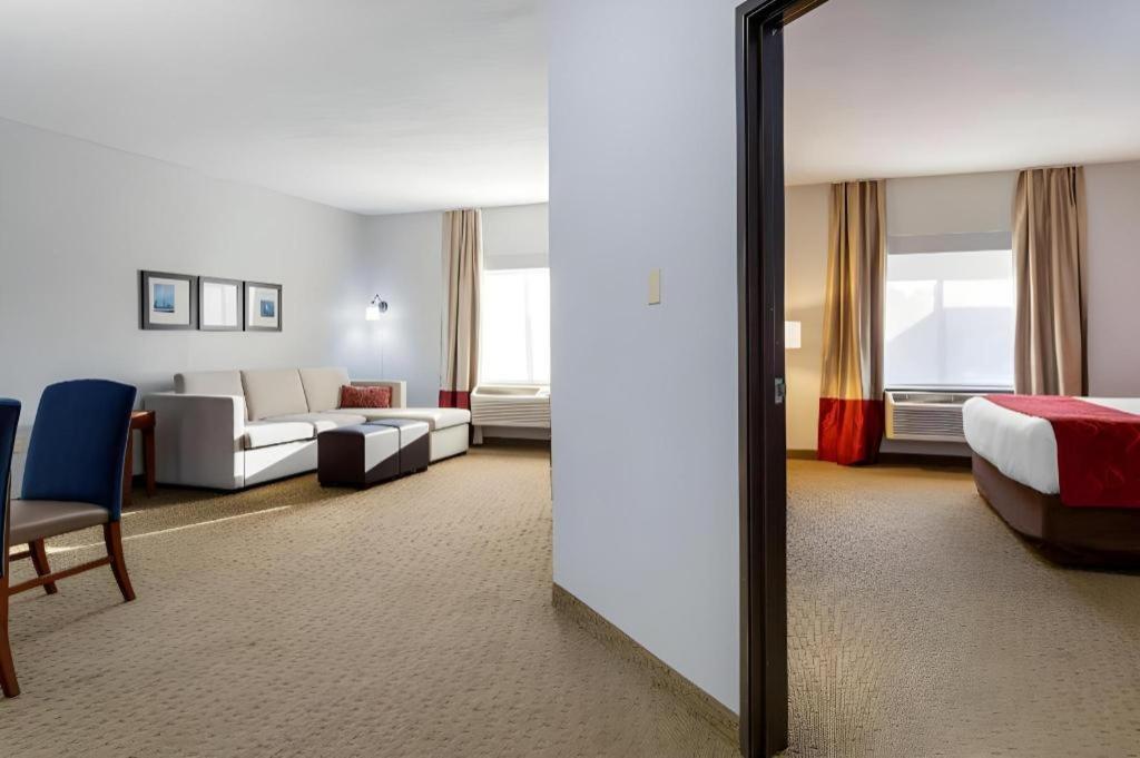 Comfort Suites Лапорт Экстерьер фото