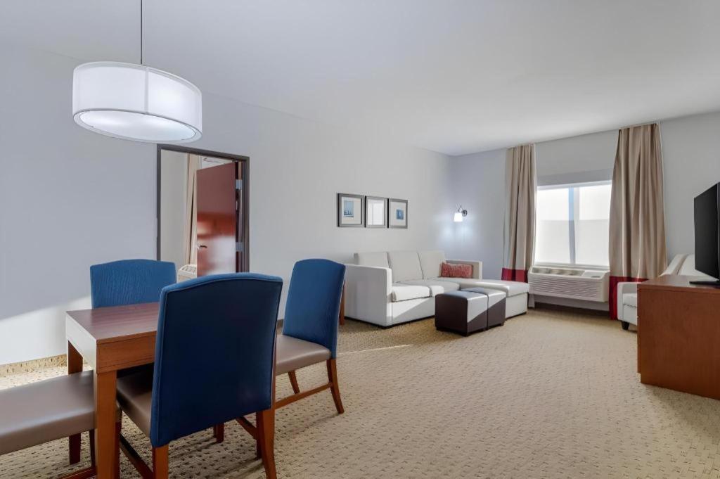Comfort Suites Лапорт Экстерьер фото