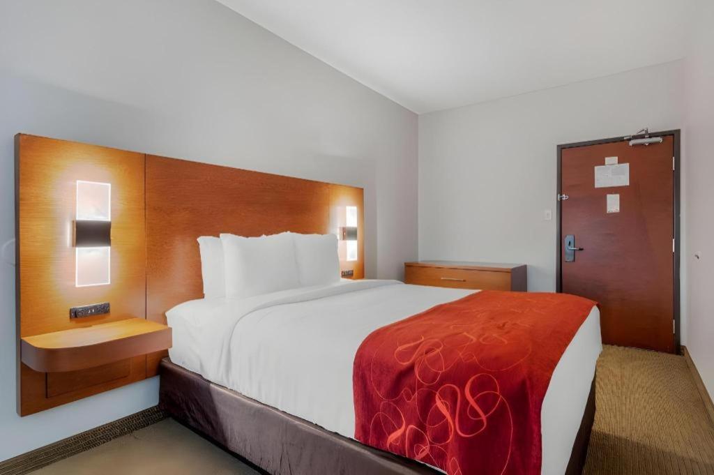 Comfort Suites Лапорт Экстерьер фото