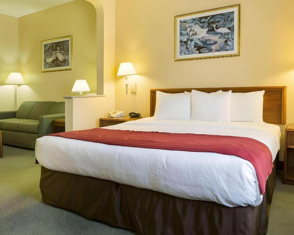 Comfort Suites Лапорт Экстерьер фото