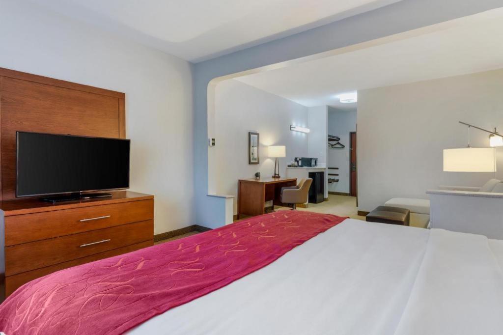Comfort Suites Лапорт Экстерьер фото