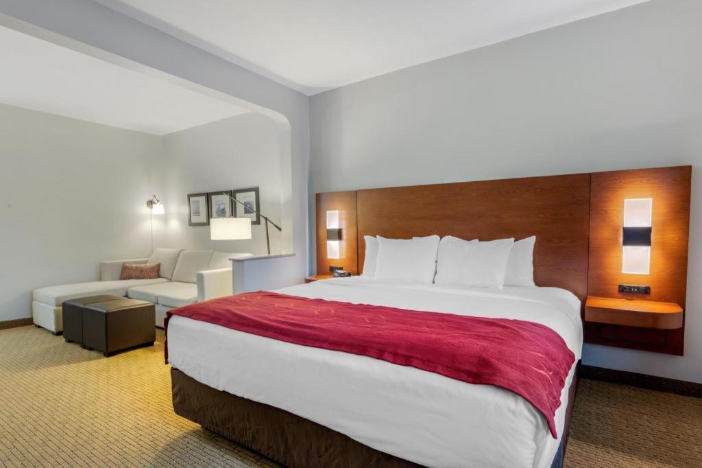 Comfort Suites Лапорт Экстерьер фото