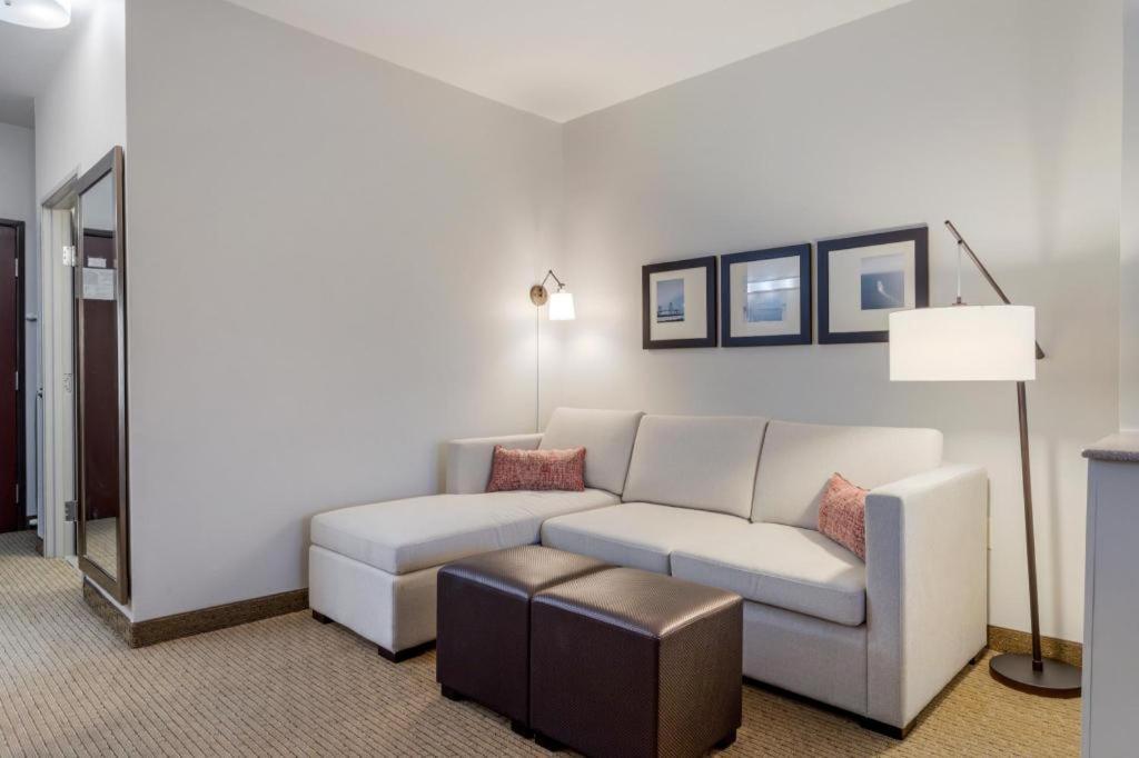 Comfort Suites Лапорт Экстерьер фото
