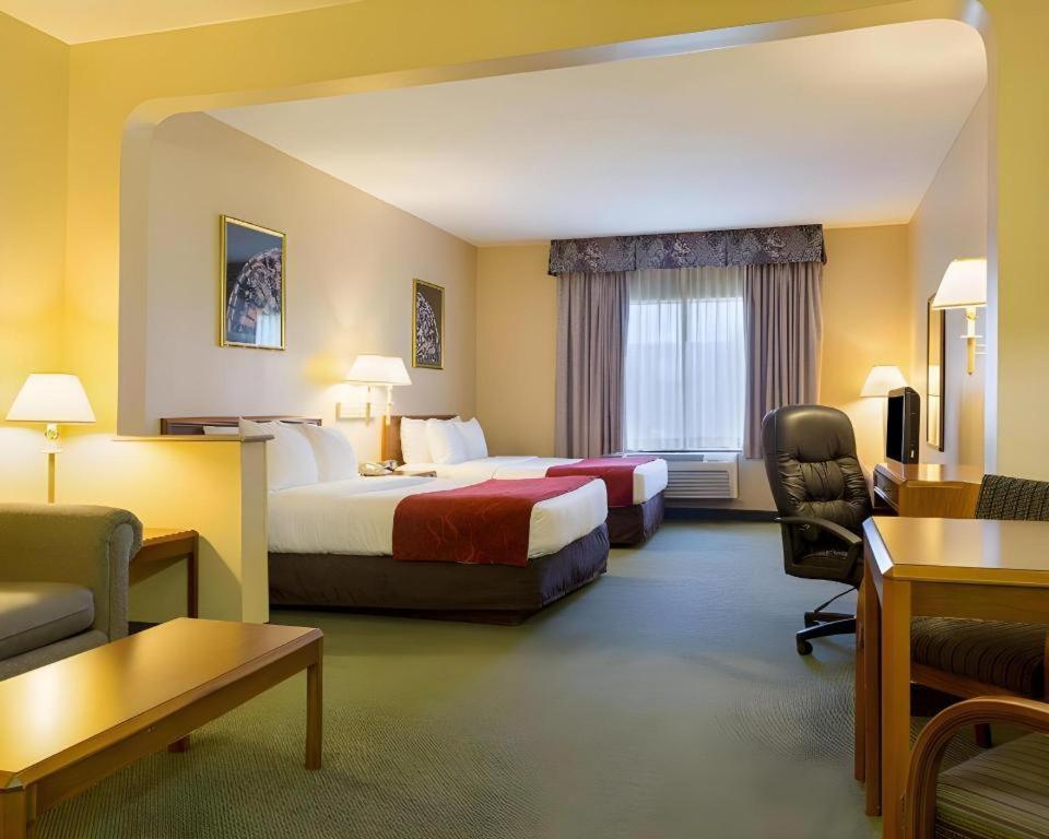 Comfort Suites Лапорт Экстерьер фото