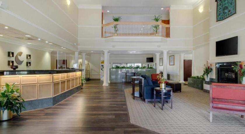 Comfort Suites Лапорт Экстерьер фото