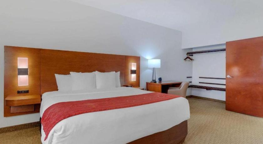 Comfort Suites Лапорт Экстерьер фото