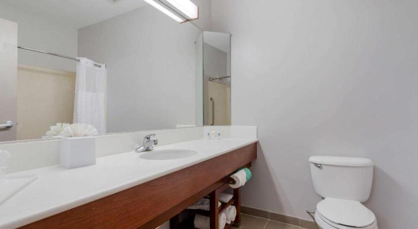 Comfort Suites Лапорт Экстерьер фото